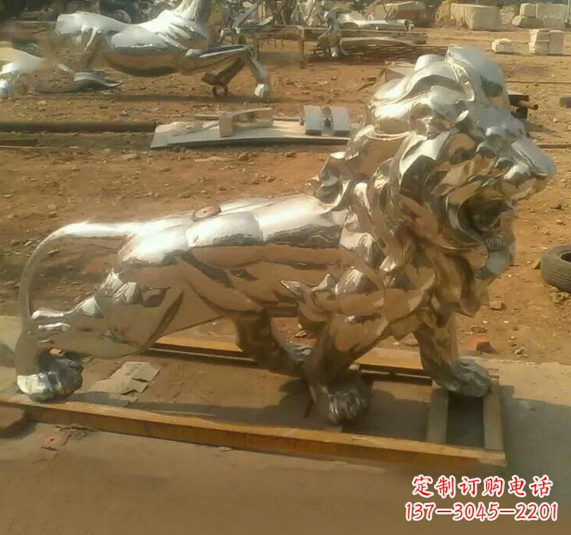 达州不锈钢狮子雕塑给空间增添生机