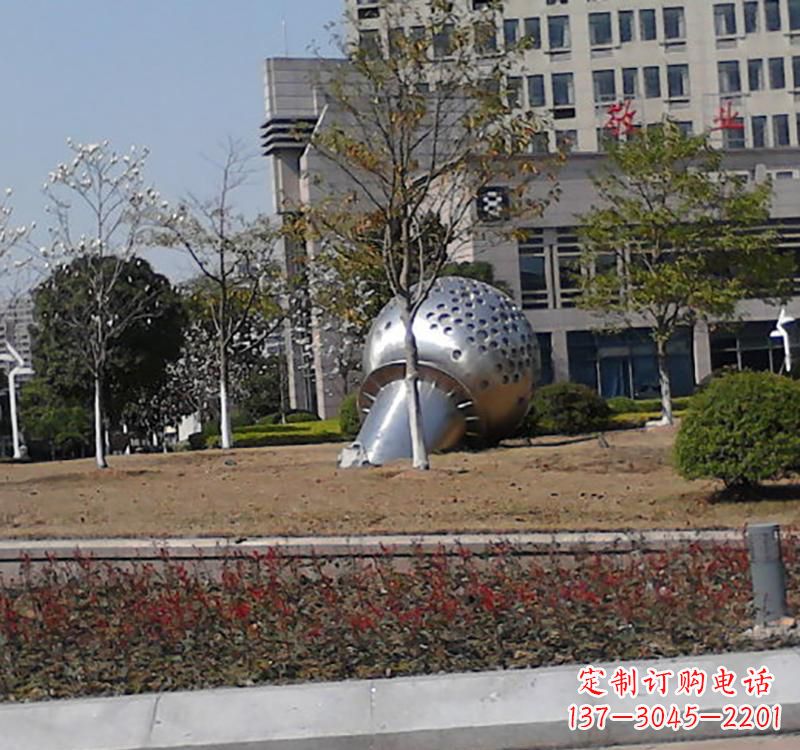 达州不锈钢话筒雕塑简约而又具有现代感