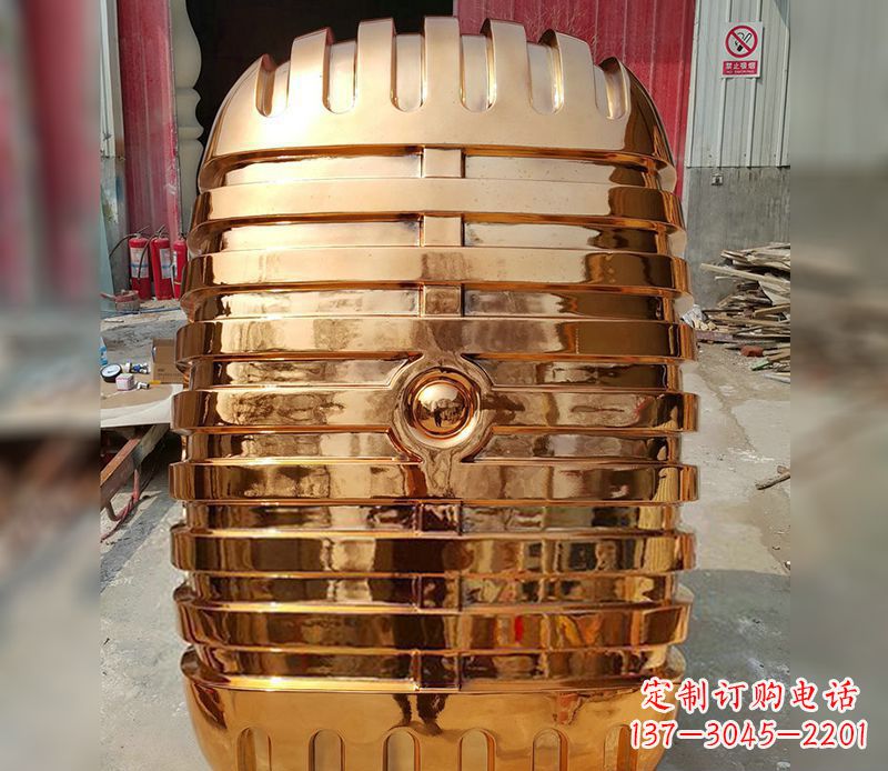 达州不锈钢金话筒局部雕塑