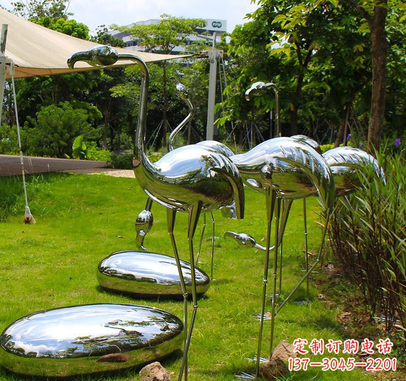 达州不锈钢镜面火烈鸟雕塑精美外形、多彩光泽