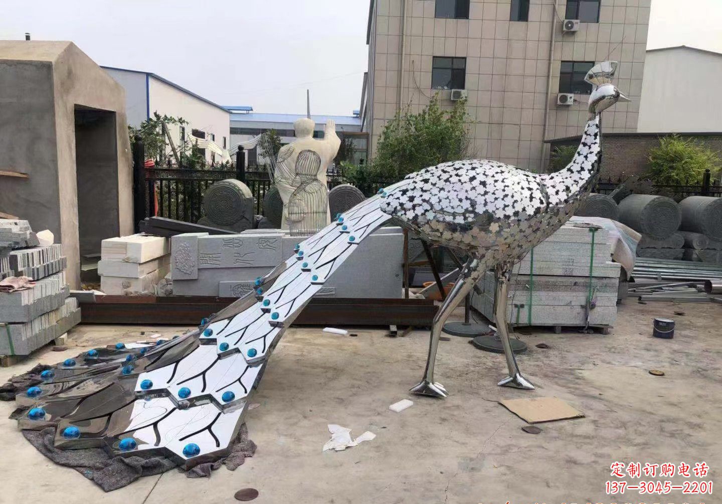 达州不锈钢孔雀景观雕塑