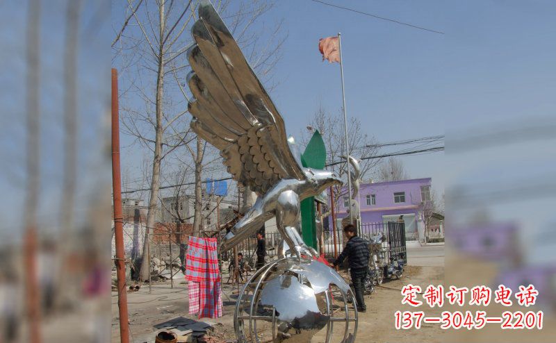 达州不锈钢老鹰雕塑象征力量与美丽