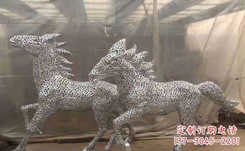 达州不锈钢马雕塑精美而又富有动感