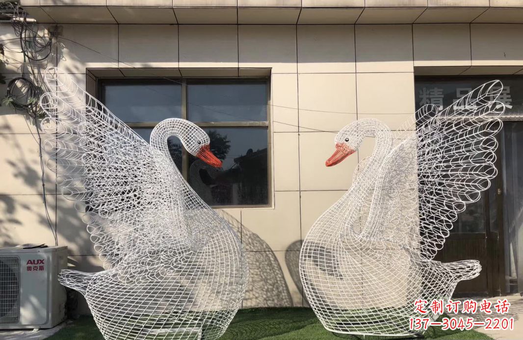 达州不锈钢镂空天鹅雕塑象征着美丽的永恒