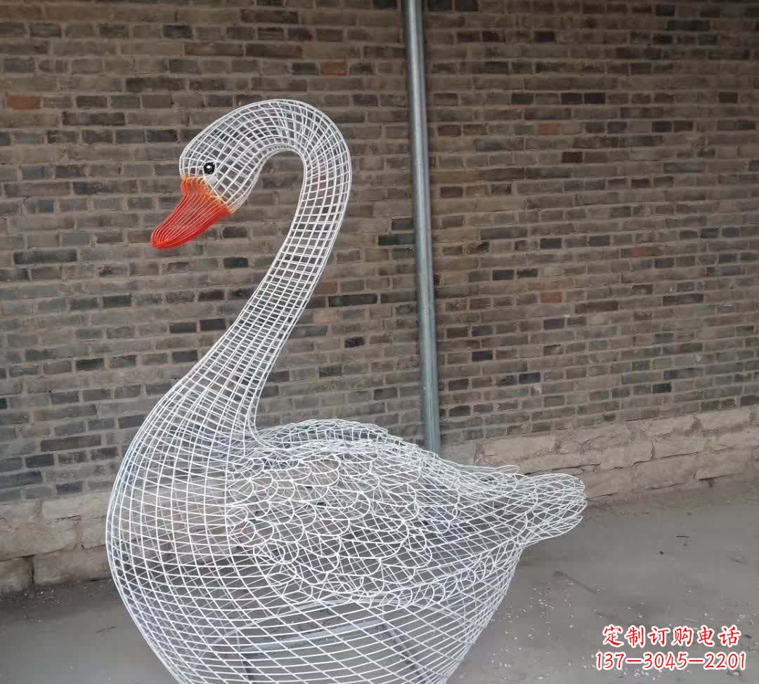 达州不锈钢镂空天鹅雕塑精美而优雅