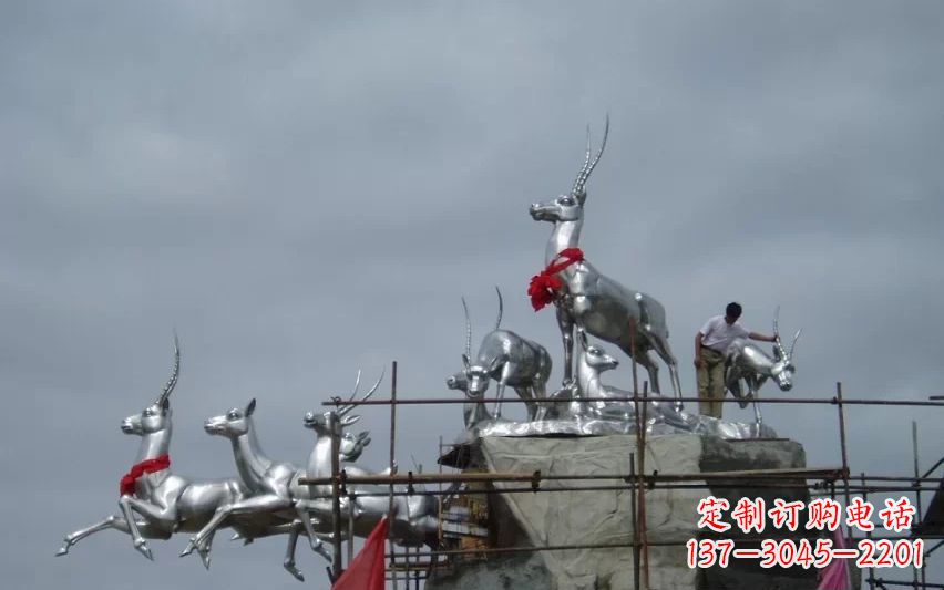 达州不锈钢鹿群动物景观雕塑