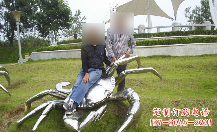 达州不锈钢螃蟹雕塑艺术美化公园环境