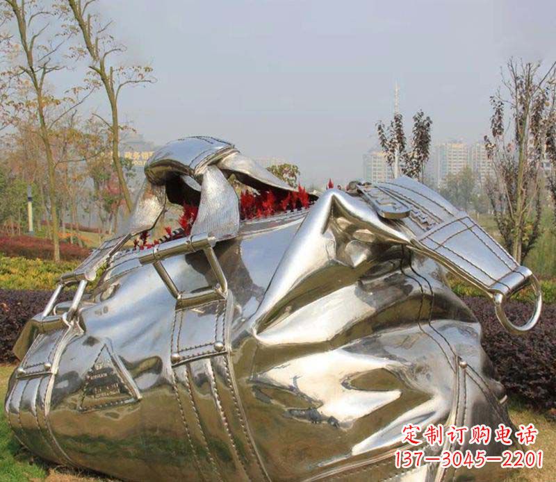 达州不锈钢手提包雕塑1