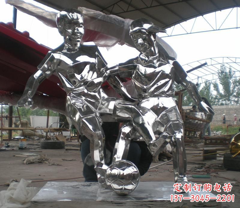 达州展现足球精神的不锈钢雕塑