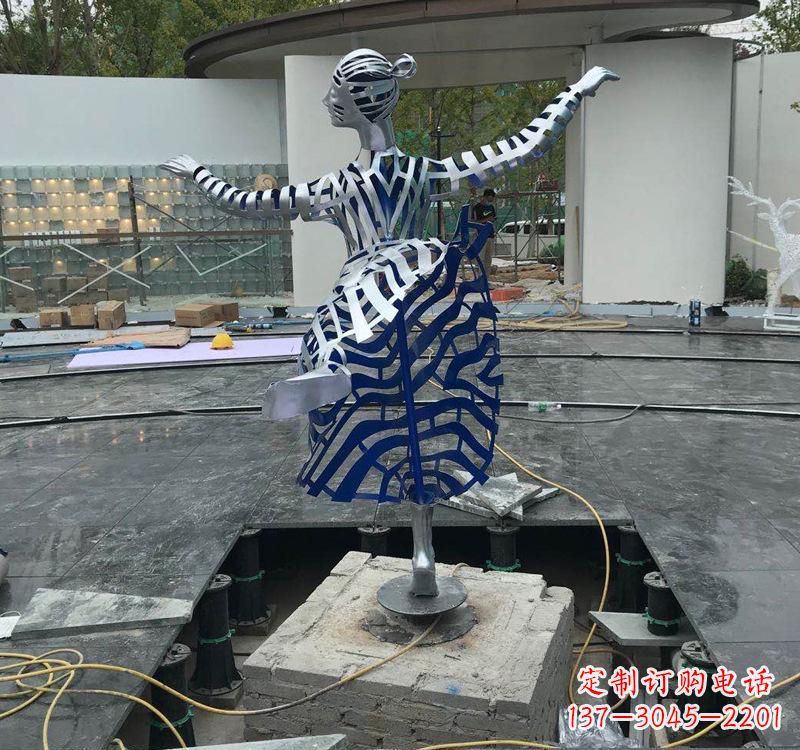 达州不锈钢女孩——精美雕塑