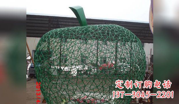 达州不锈钢网制作的苹果雕塑——精致且耐久