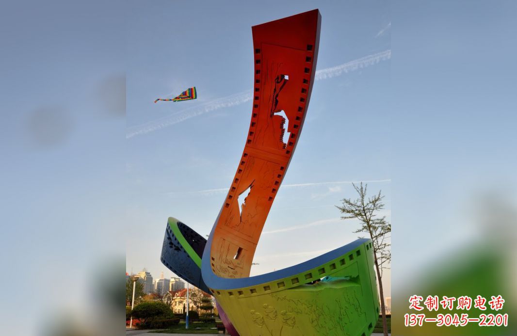 达州不锈钢五彩胶卷广场景观雕塑