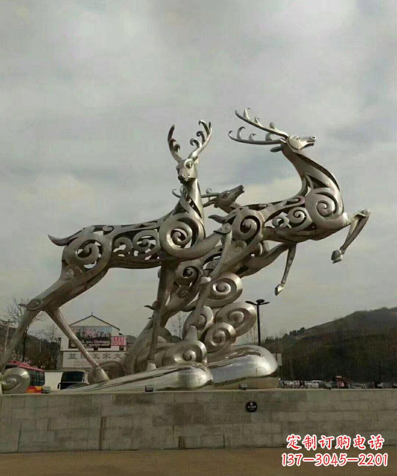 达州梅花鹿雕塑——祥云梅花鹿广场的标志