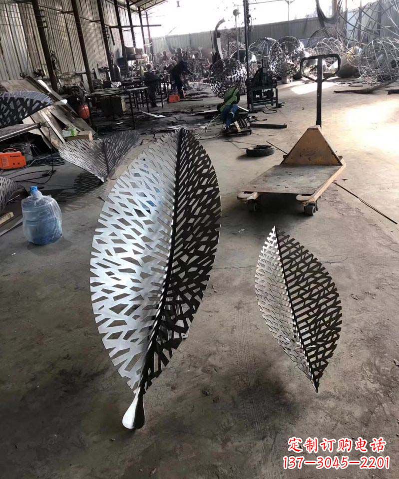 达州不锈钢艺术景观树叶雕塑