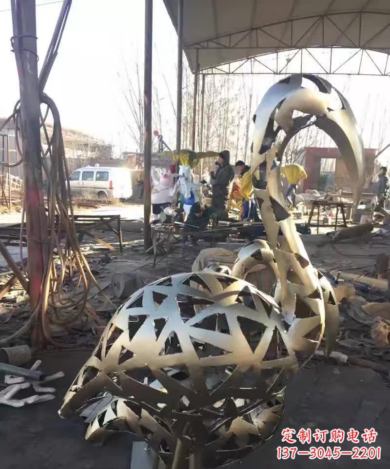 达州不锈钢园林镂空天鹅雕塑