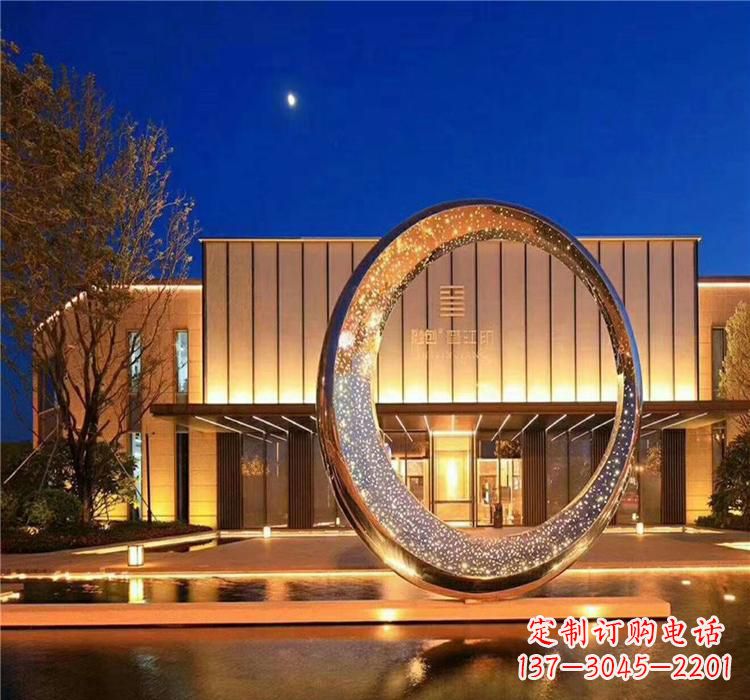 达州不锈钢圆环雕塑给空间增添无限美感