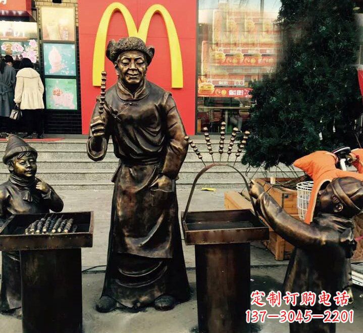 达州步行街上的糖葫芦铜雕