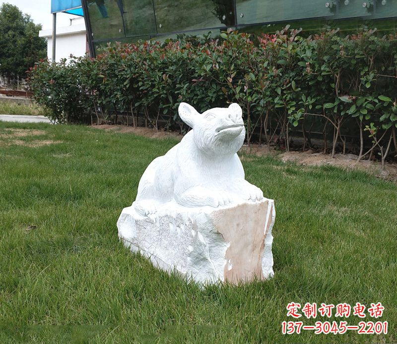 达州草丛狗熊石雕