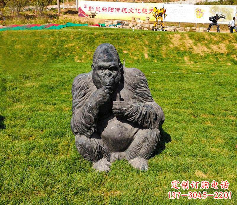 达州猩猩雕塑——草坪猩猩公园的艺术精品
