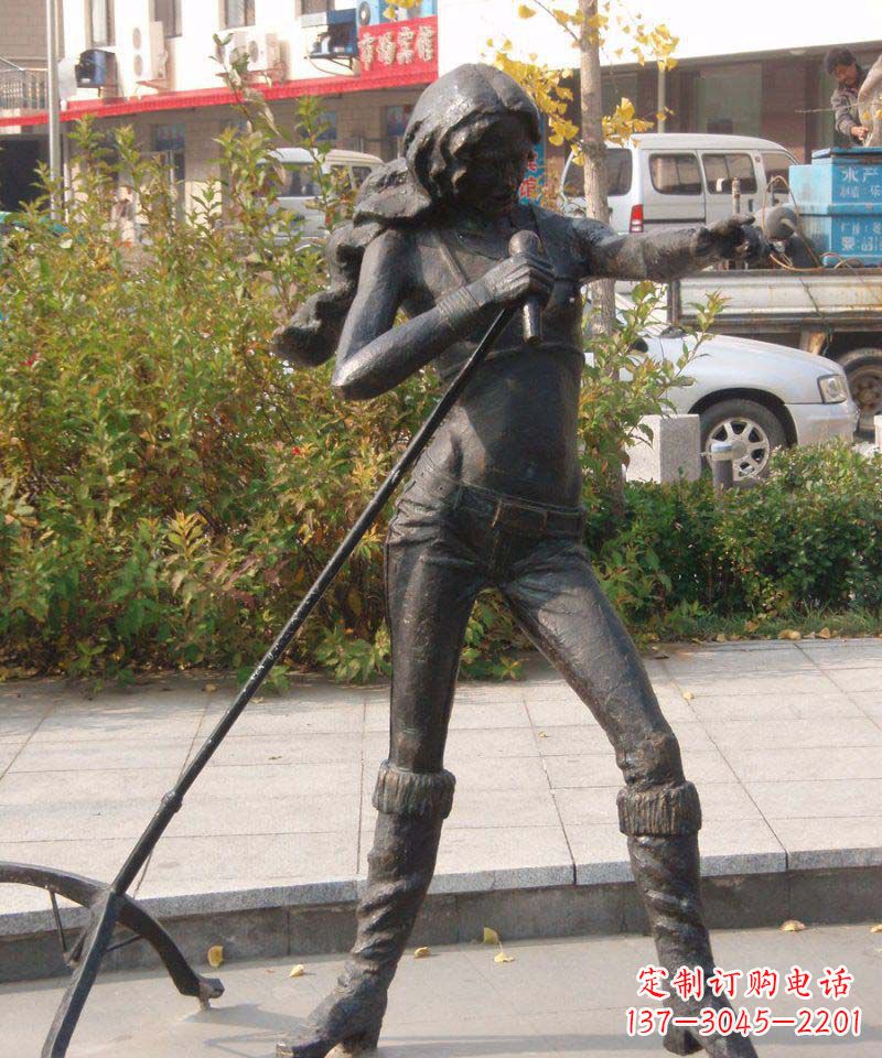 达州唱歌的女人街边景观铜雕