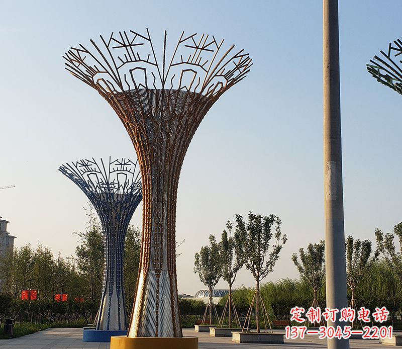 达州城市景观的点缀——不锈钢树叶雕塑