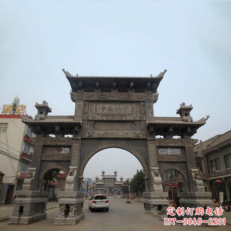 达州城市街道仿古三门石雕牌楼