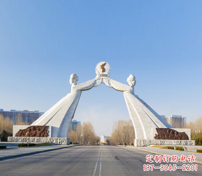 达州城市街道拱门石雕