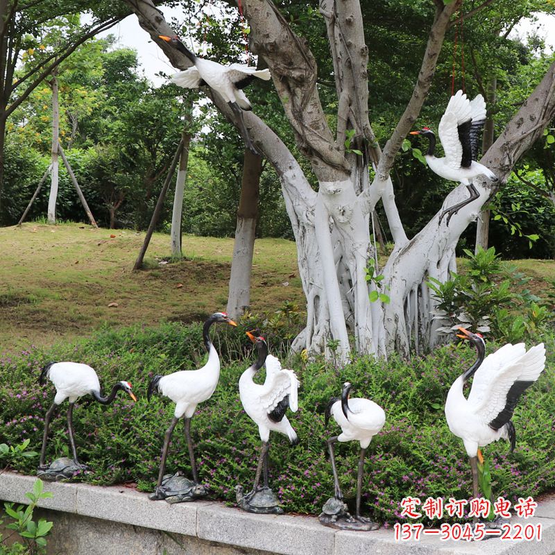 达州美丽的仙鹤雕塑