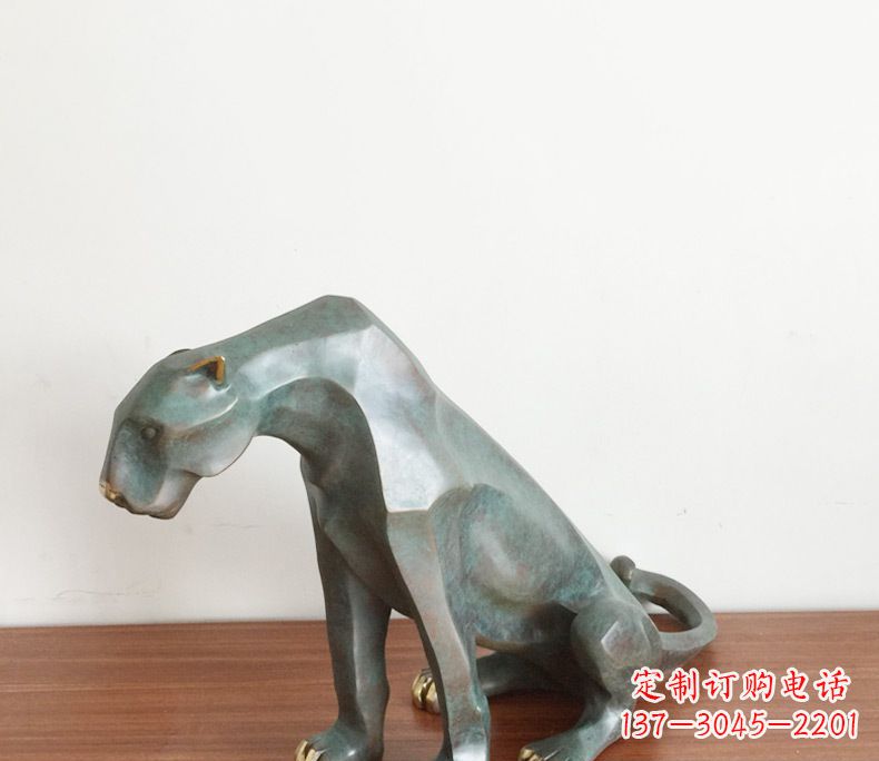 达州绚丽多彩的豹子动物铜雕