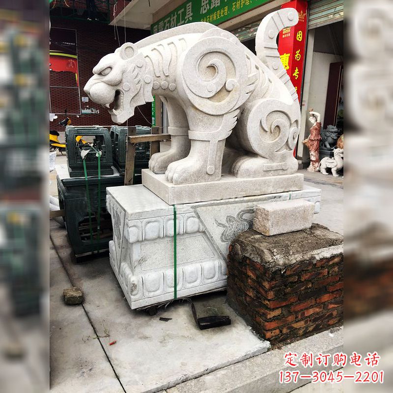 达州大理石广场大门上的精美豹子雕塑