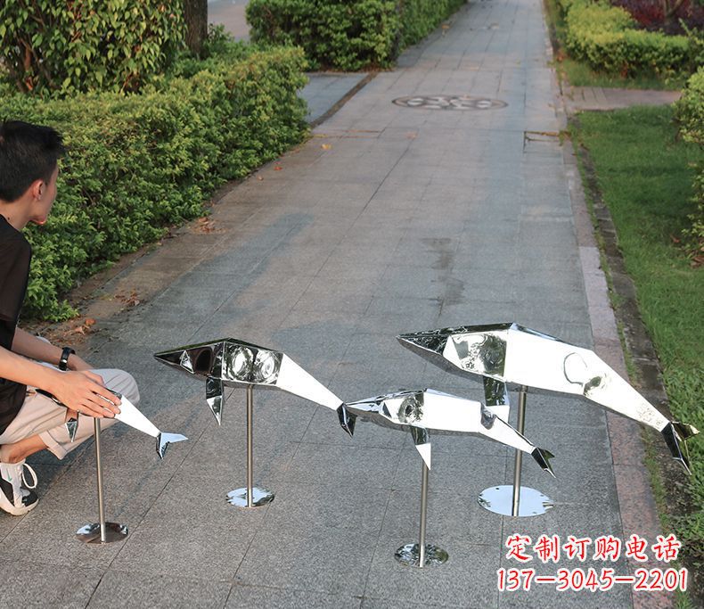 达州抽象不锈钢海豚雕塑