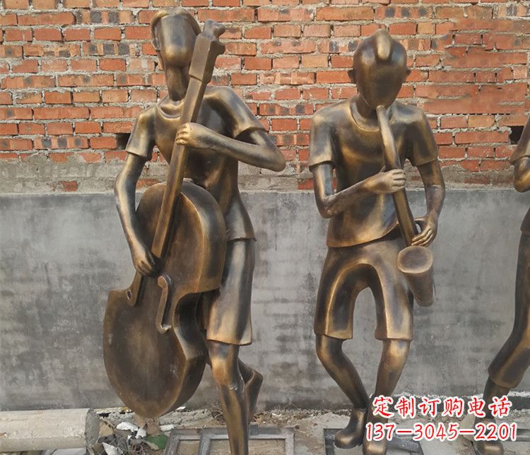 达州雄伟屹立——萨克斯铜雕