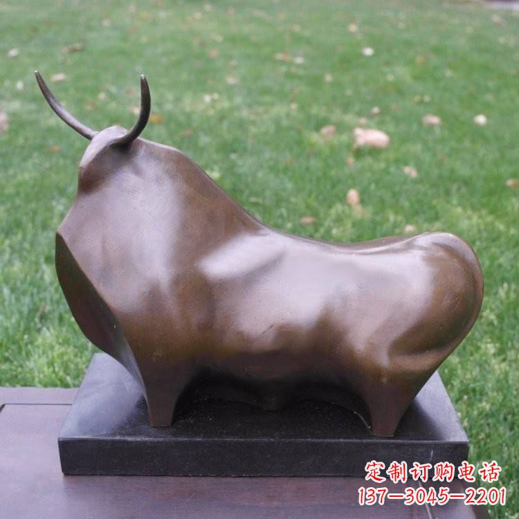 达州抽象十二生肖铜牛动物雕塑摆件