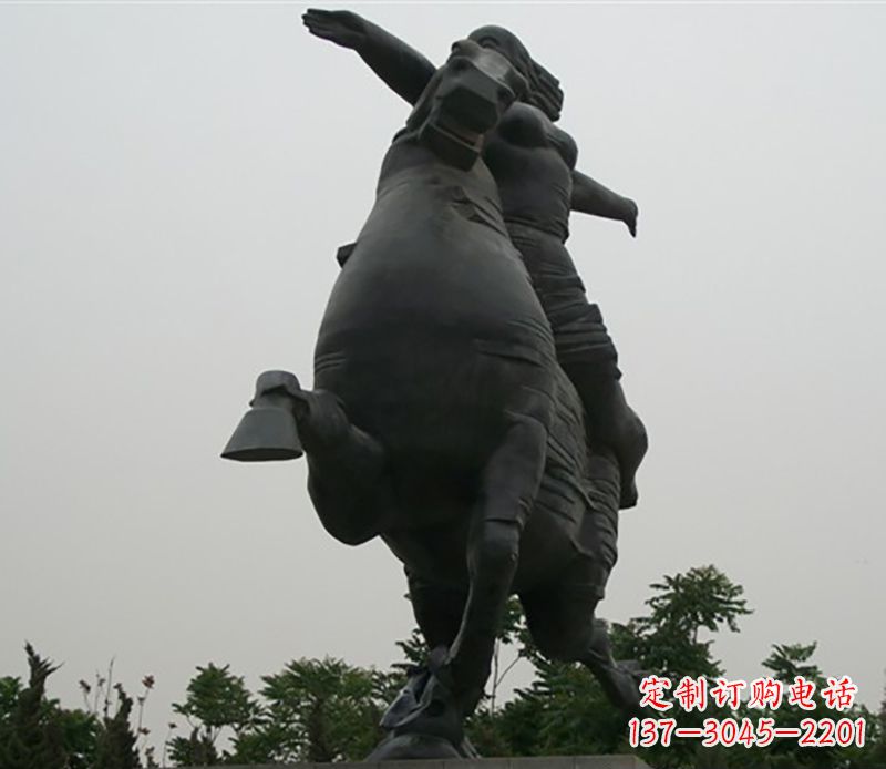 达州穿越时空铜人骑马铜雕