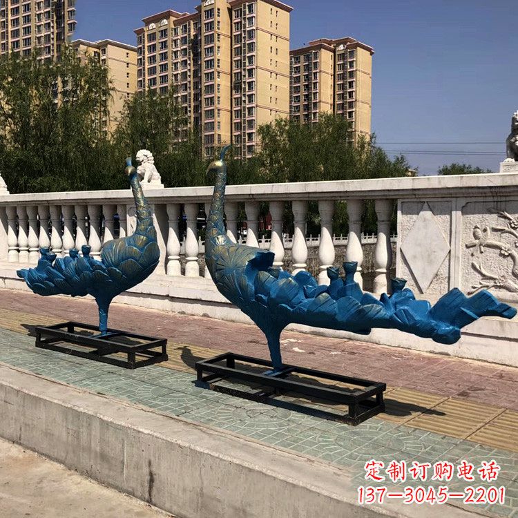 达州珠翠集精美孔雀雕塑