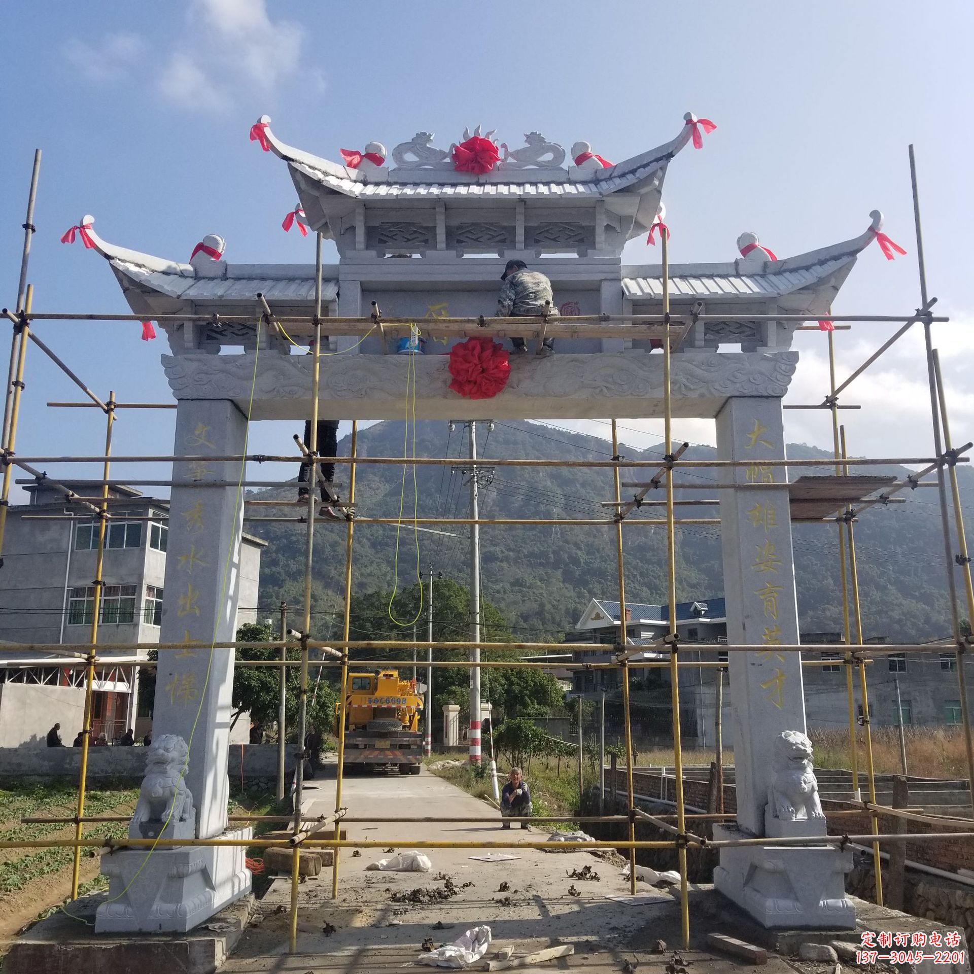 达州精美的牌坊雕塑,点亮村口