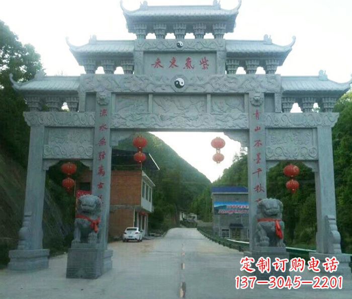 达州“村口三门石雕牌楼——传承文化的艺术”