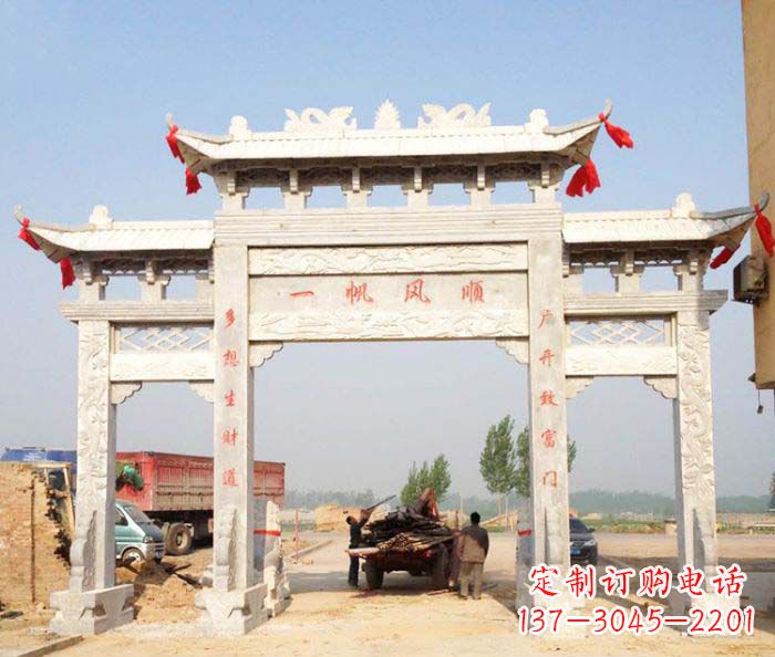 达州村庄大理石三门牌坊石雕。