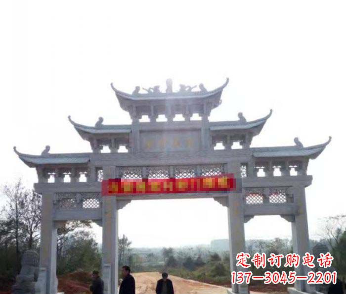 达州三门石雕牌楼古老而精美的雕塑