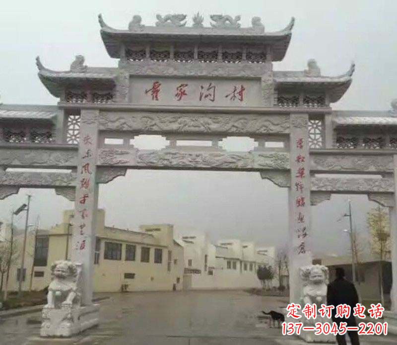 达州村庄三门石牌坊雕塑的历史与文化