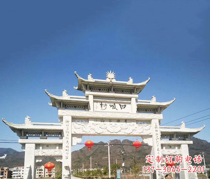 达州村庄的牌坊雕塑