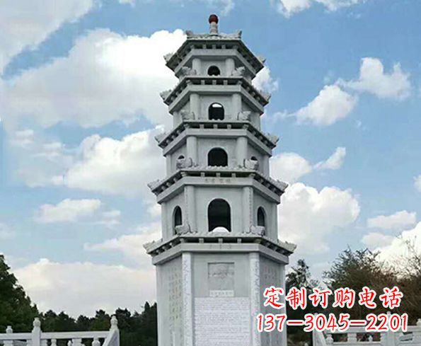达州神秘的宝塔雕塑