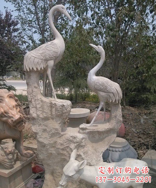 达州静谧优雅的丹顶鹤雕塑
