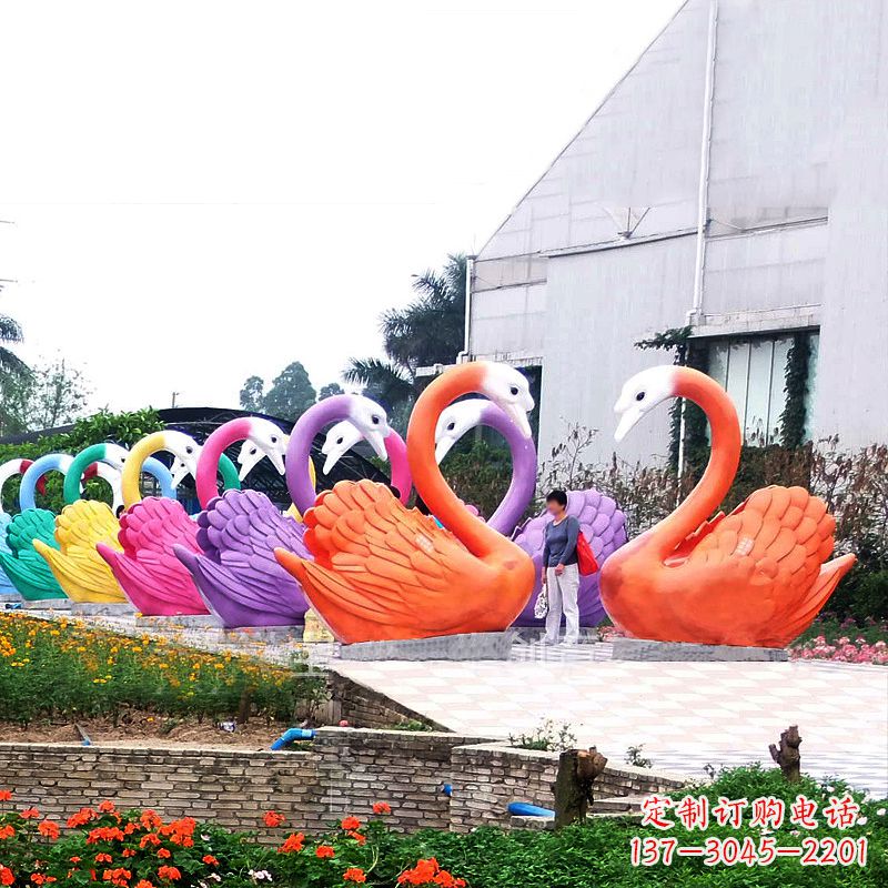 达州大型彩色玻璃钢天鹅雕塑摆件