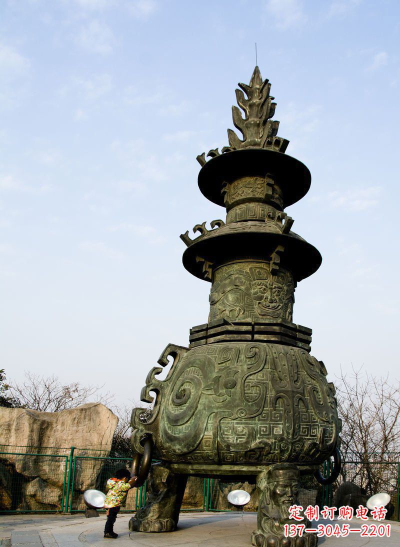 达州大型三足香炉寺庙铜雕塑