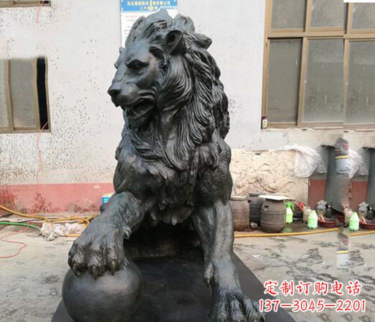 达州高质量西方踩球狮子铜雕塑
