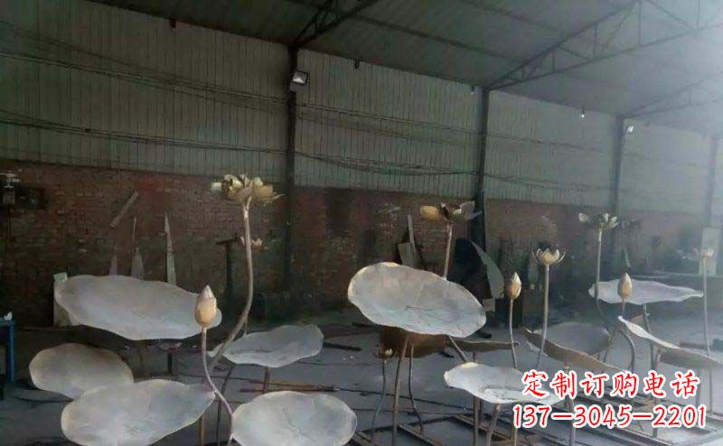 达州锻铜荷叶荷花广场景观雕塑