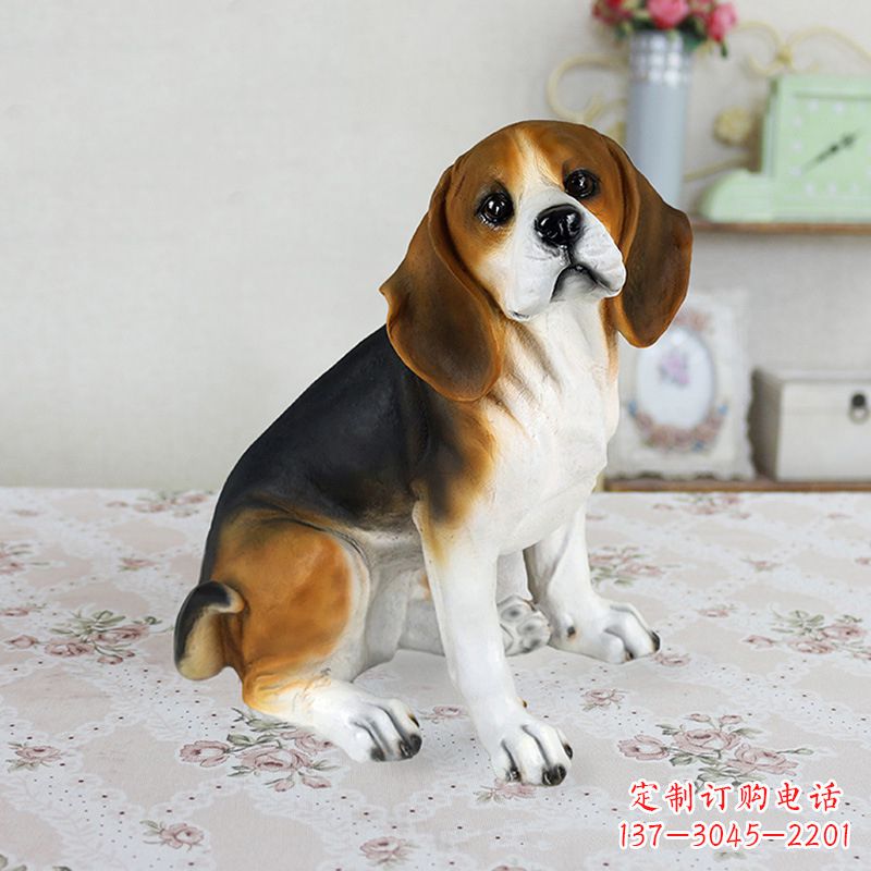 达州玻璃钢蹲姿仿真比格犬雕塑