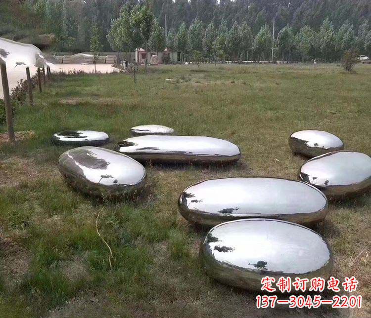 达州抽象镜面不锈钢鹅卵石雕塑