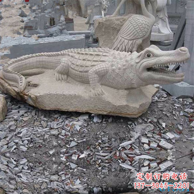 达州鳄鱼黄沙岩动物石雕精致装饰您的家